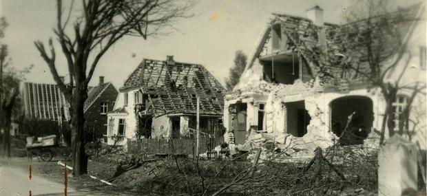 Huse i Rønnes udkant efter bombardementet 8. maj 1945