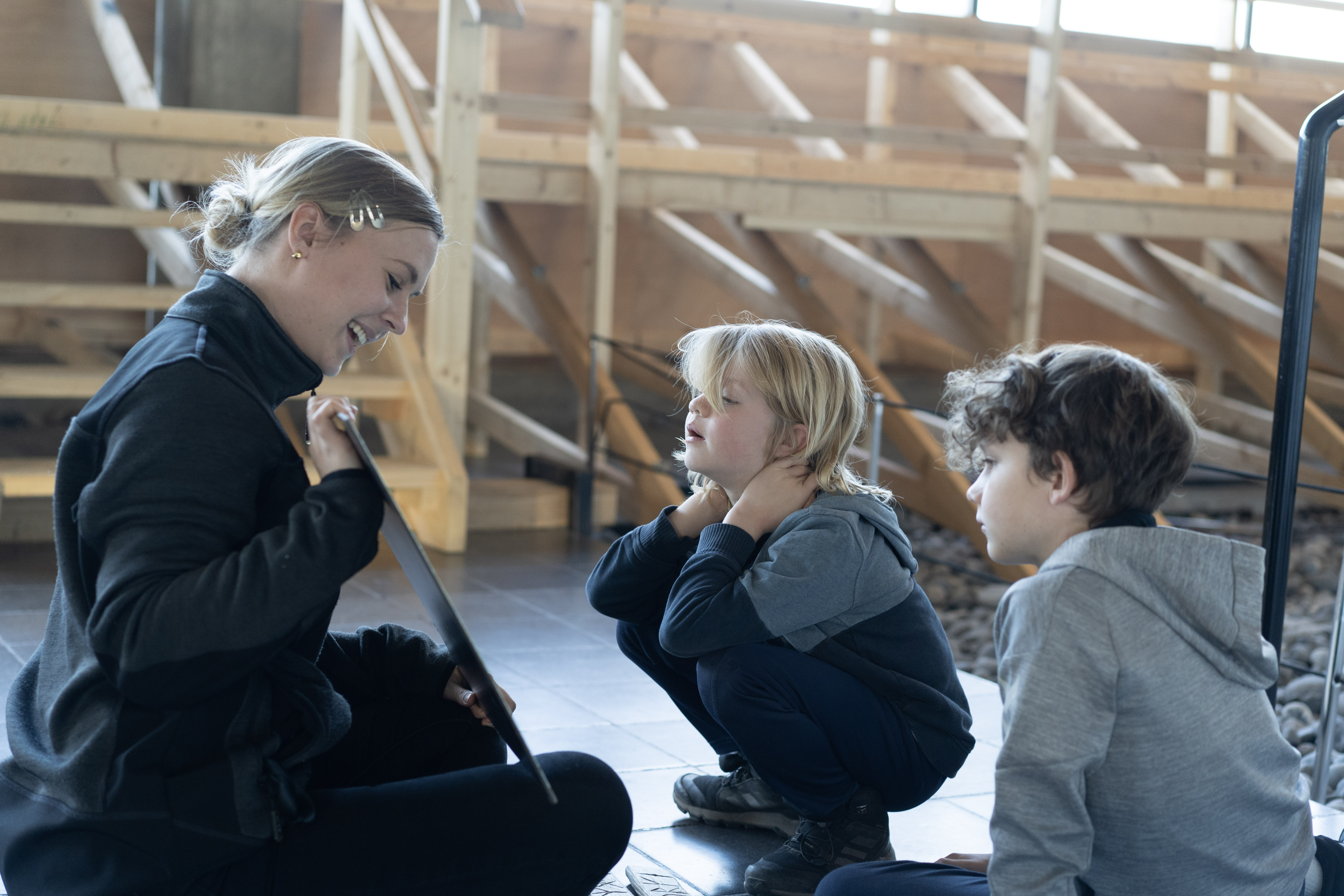 Børn undervises på Vikingskibsmuseet