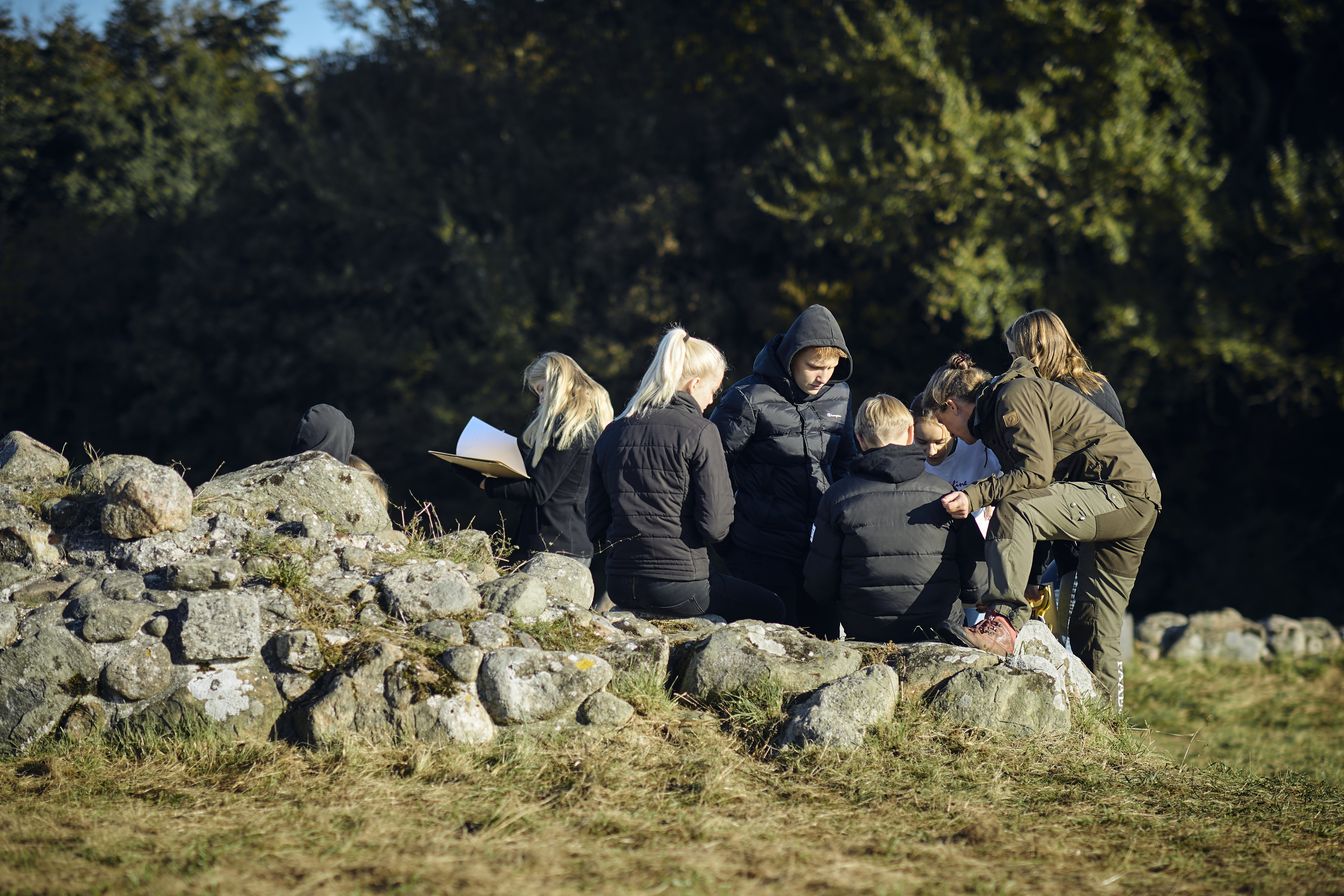 Børn undervises i naturen