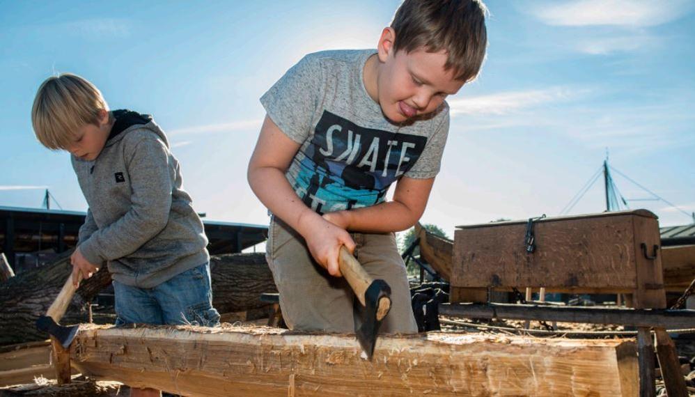 Elever på Vikingeskibsmuseet