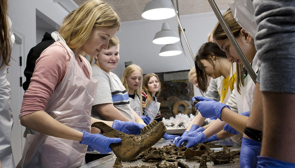 Elever i Arkæologisk Værksted på Københavns Museum