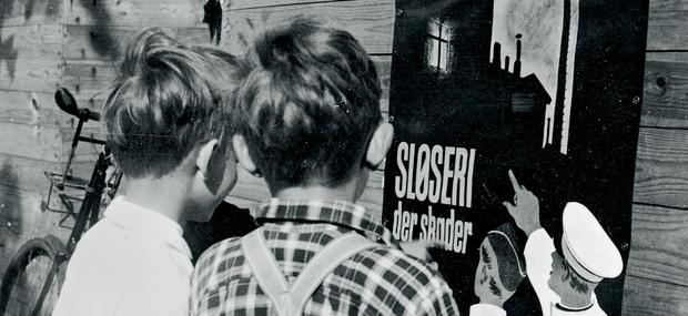 Plakat udstedt af Justitsministeriets propagandakontor i 1940 for at minde folk om mørklægning.