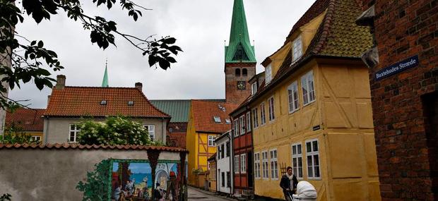 Kirkestræde med Domkirken i baggrunden.