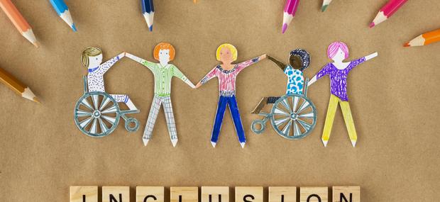 Special Olympics, farveblyanter, tegninger af børn stående og i kørestol, som holder hinanden i hænderne. Inklusion