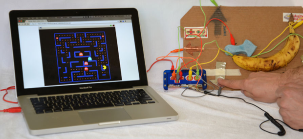 En game-concroller bygget med læringsteknologien Makey Makey