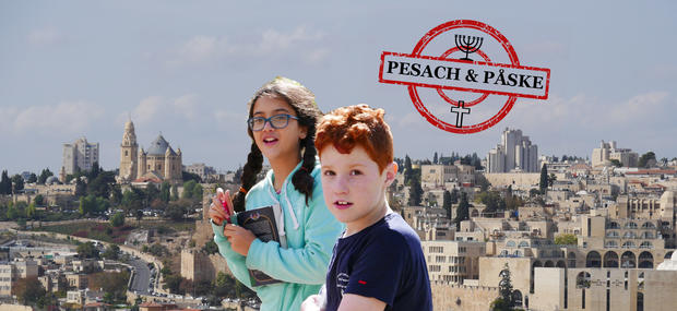 Dreng og pige med Israel i baggrunden