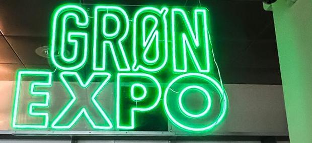 Udstillingens logo. Grøn EXPO skrevet med farven grøn.