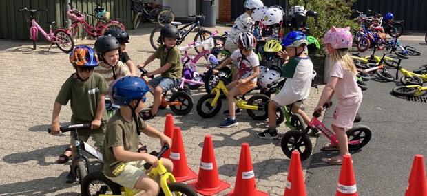 Cykelleg for de mindste – Bliv sikker og tryg på hjul