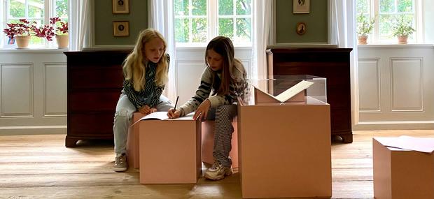 Elever skriver eventyr på Bakkehuset
