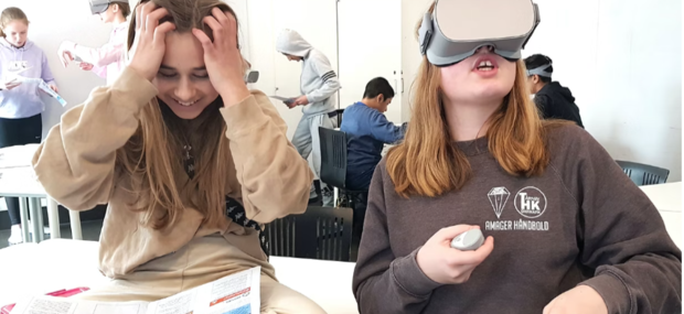 Elever der lærer gennem VR.