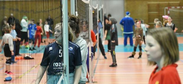 Billede fra hallen, fyldt med volley