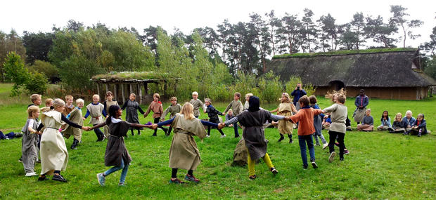 Samarbejde er vigtig, når Kimbrerne kommer til Hvolris Jernalder.