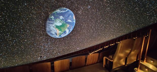 Fra planetariekuplen, i Planetarium