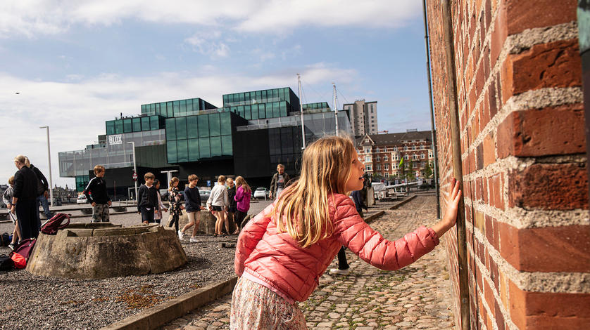 Børn deltager i arkitekturundervisning