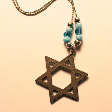 davidsstjerne om halsen