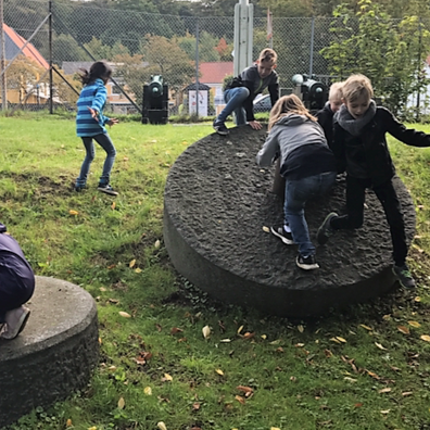 Skoleelever leger på Krudtværksmuseet