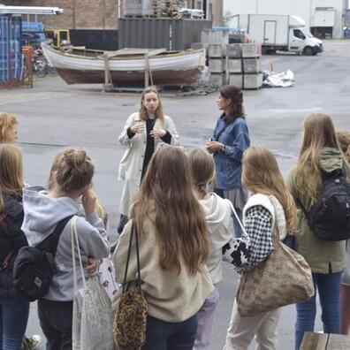 Elever på foto-opdagelse på Refshaleøen i København