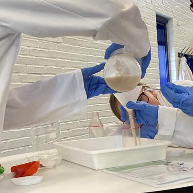 Forsøg med biologisk rensning, hvor sukker omdannes til CO2