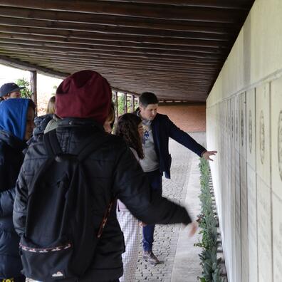 Elever ved Mindemuren