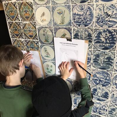 Eleverne skal i lære som hollandsk flisemaler