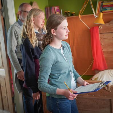 Piger i lærerparrets bolig 