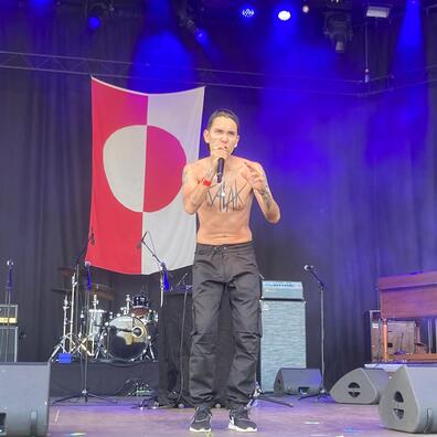 Den grønlandske rapper Josef Tarrak