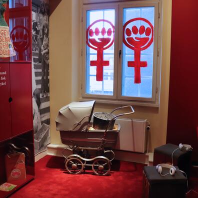 Billede fra udstillingen Rødstrømperne