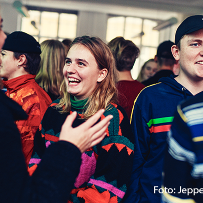 Elever i gang med en af de mange øvelser i workshoppen