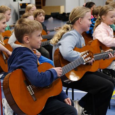 Kulturklasse med guitar