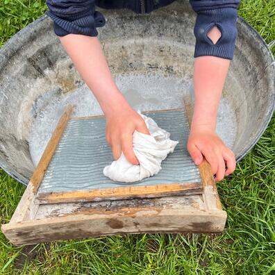 Vi vasker på vaskebræt