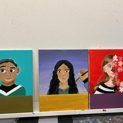 Portrætter malet af elever.