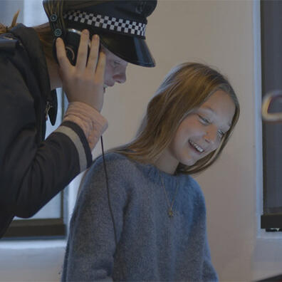 Elever gennemser deres optagelser