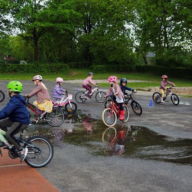 Børn der cykler, foto Jens Hasse