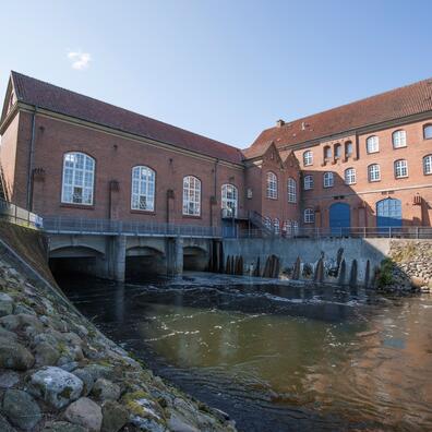 Billede af Tangeværket og Tangeværkets udløbskanal.
